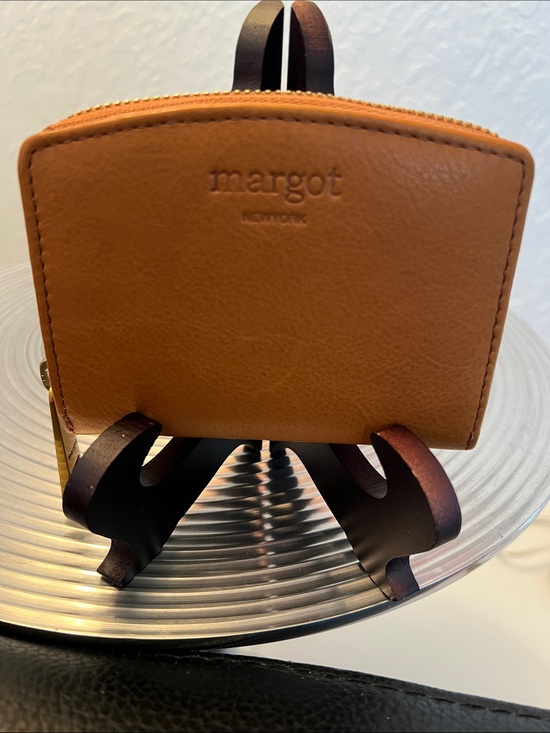 margot Handbags - Margot NWOT Caramel Leather Zip Card Wallet